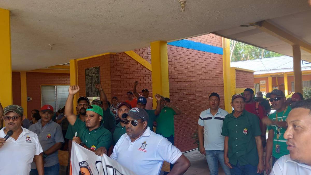Protesta de trabajadores del Curla en La Ceiba.