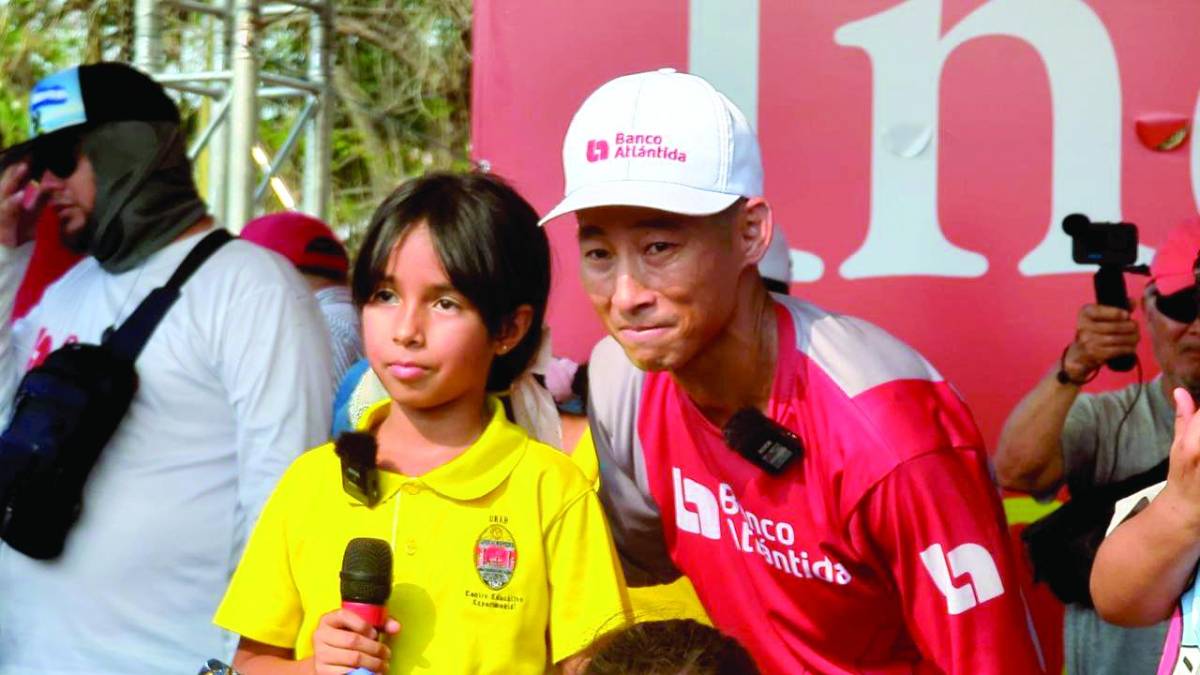Después de correr durante casi dos semanas, Shin Fujiyama cumplió con los 250 kilómetros.