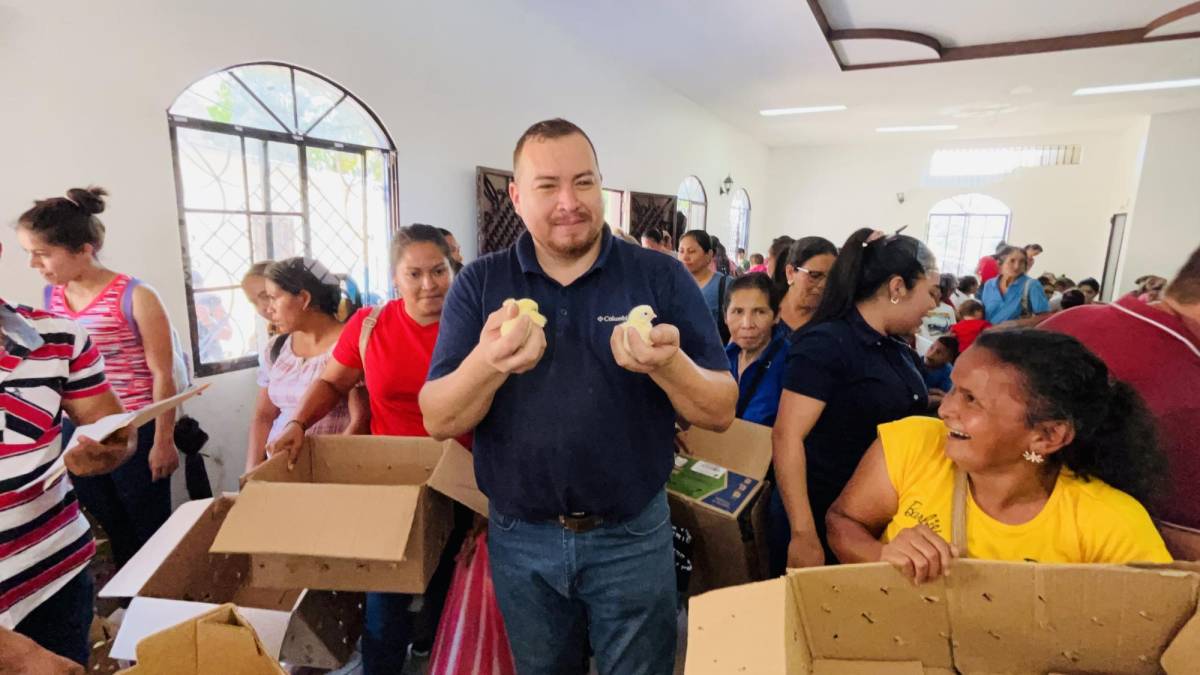 Veracruz honró a mujeres entregando pollitos para emprender
