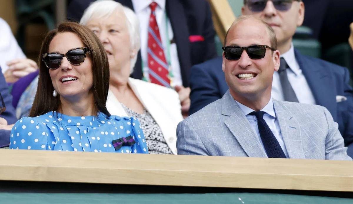 El príncipe William reaparece en público un mes después de que Kate anunciara que tiene cáncer