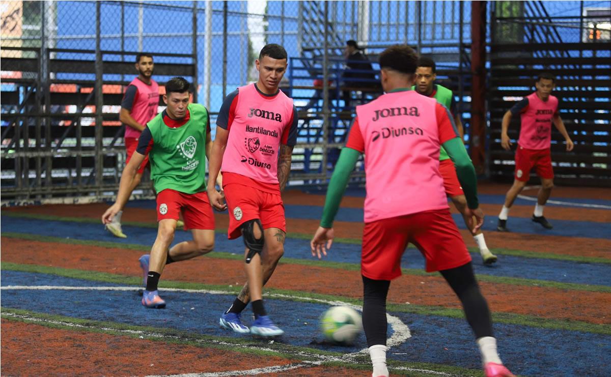 Kervin Arriaga se entrena con el Marathón para mantenerse en forma de cara a los partidos ante México en la Nations League de Concacaf.