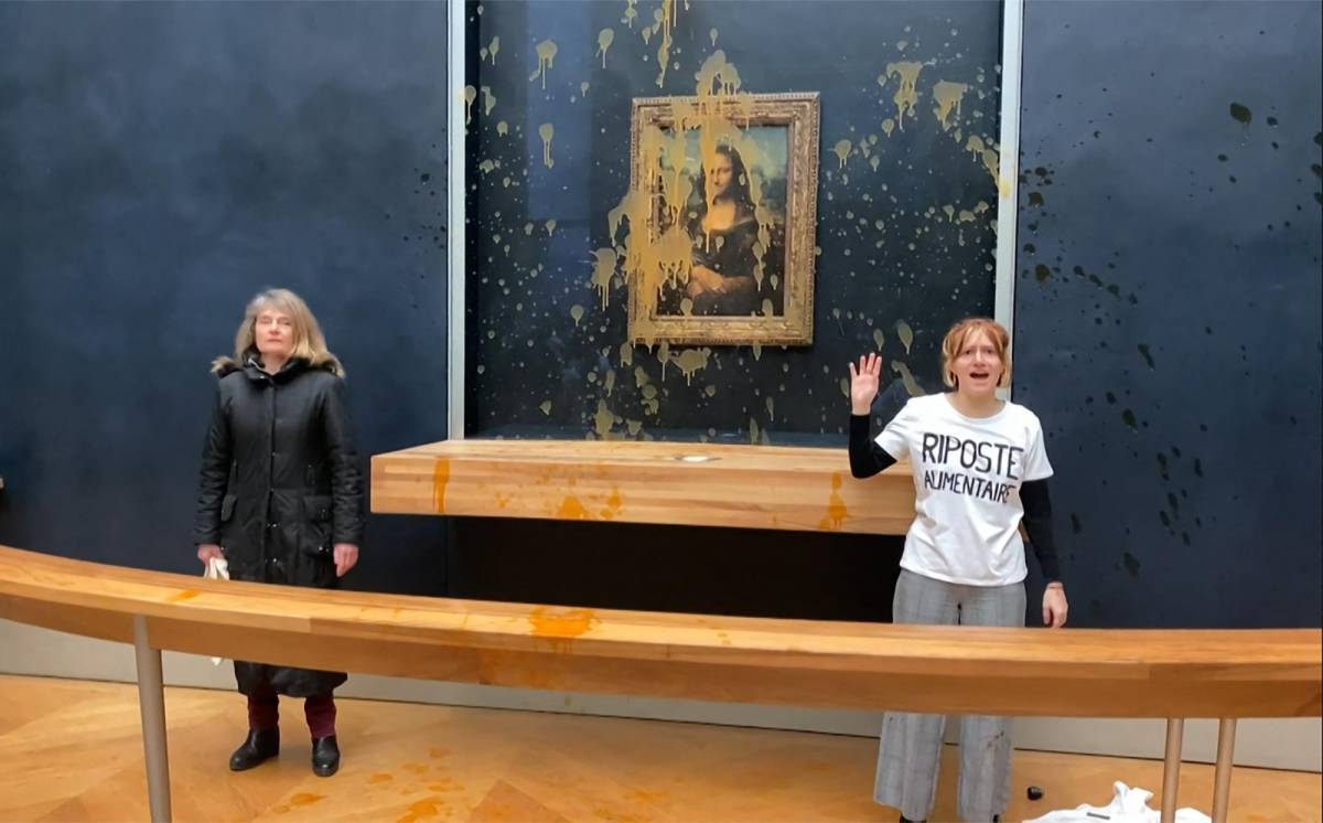 Ecologistas rocían de sopa el cuadro de la “Mona Lisa” en el Louvre