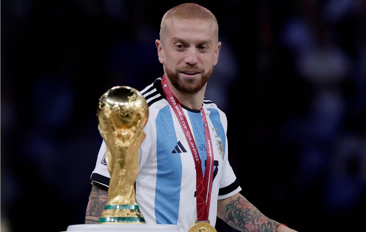El volante ofensivo ganó la copa del mundo con Argentina.