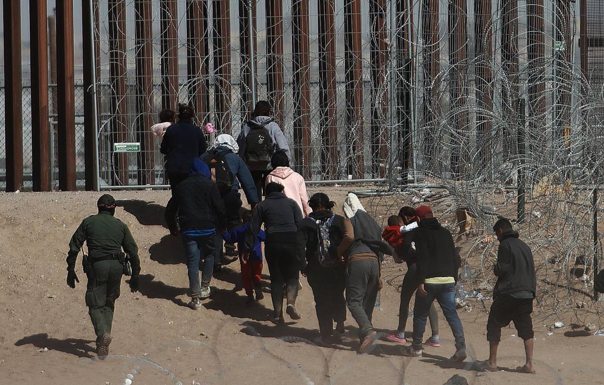 México advierte de un alza de migrantes chinos en la frontera con California
