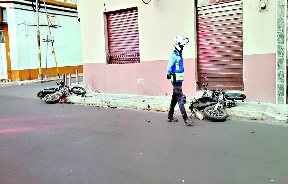 Un muerto y un herido deja choque de dos motocicletas