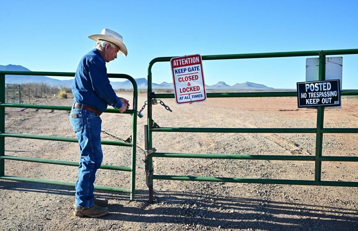 Rancheros en la frontera de EEUU se ven amenazados por la crisis migratoria