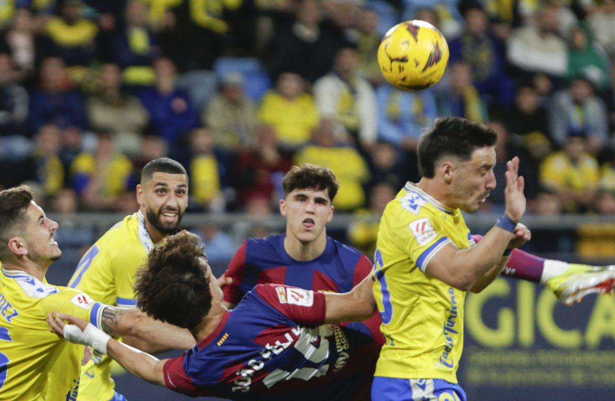 Cádiz - Barcelona: Joao Félix se luce con impresionante gol de chilena