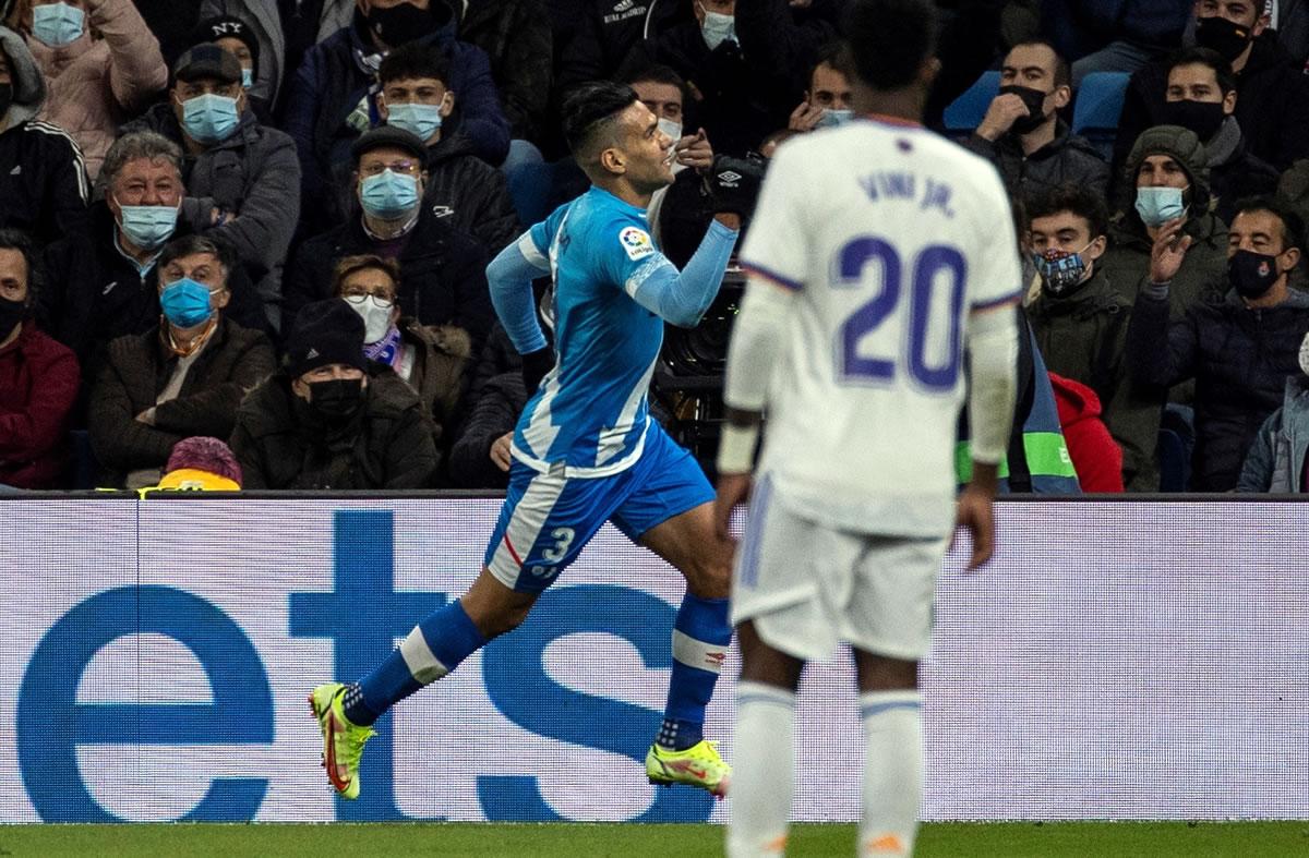 Radamel Falcao celebrando su gol en el Bernabéu.