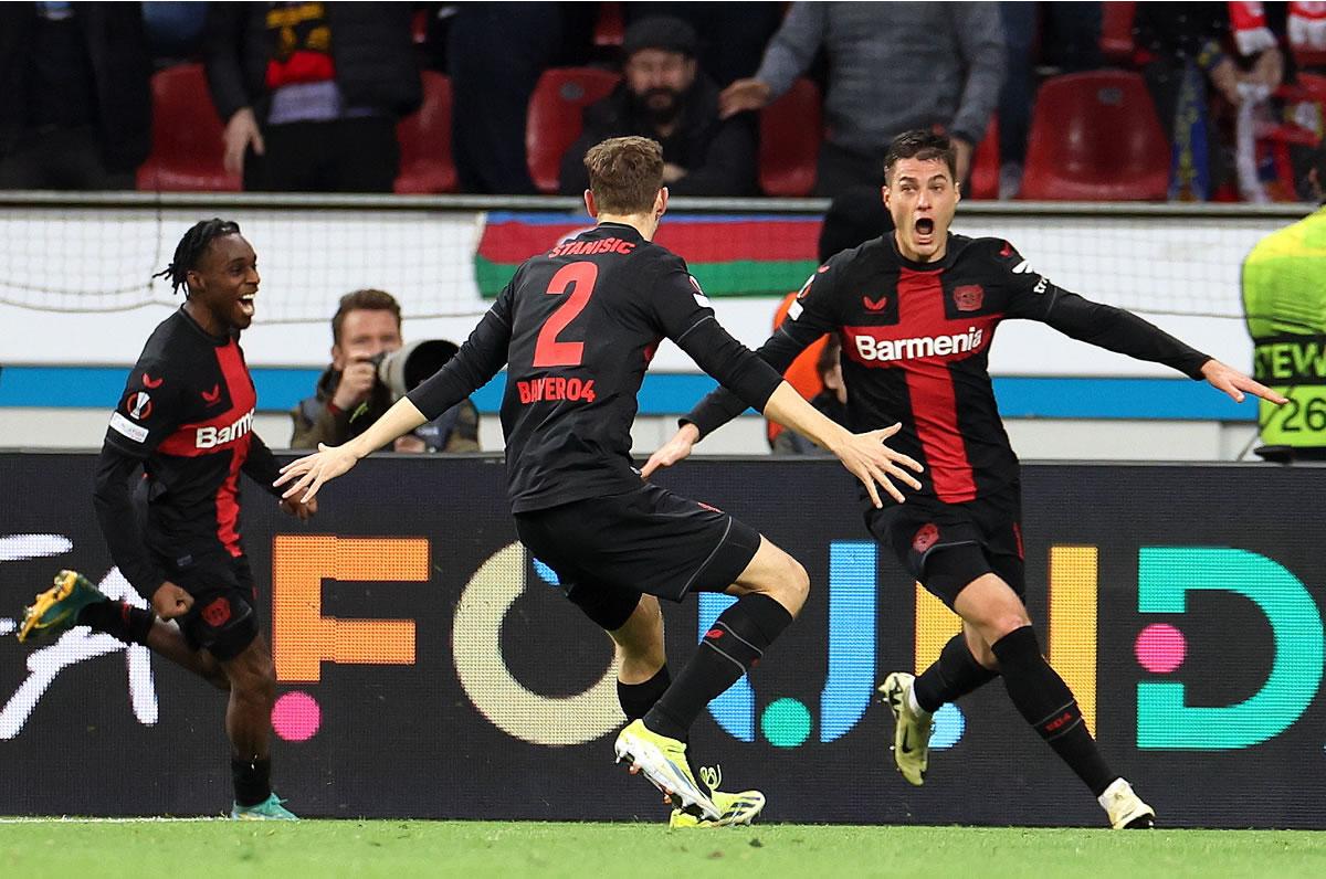 La locura del checo Patrik Schick tras su doblete que dio la remontada y clasificación al Bayer Leverkusen.
