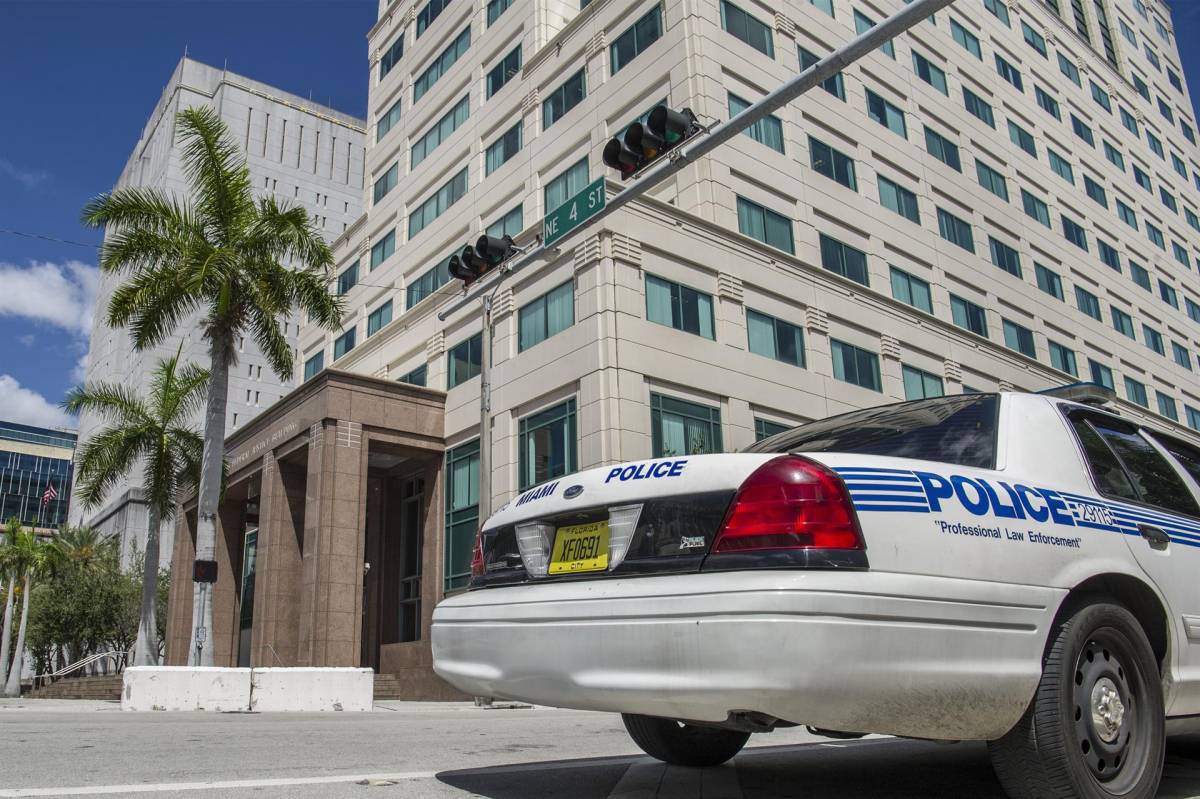 Dos menores enfrentan cargos por muerte de hombre al que robaron en Miami