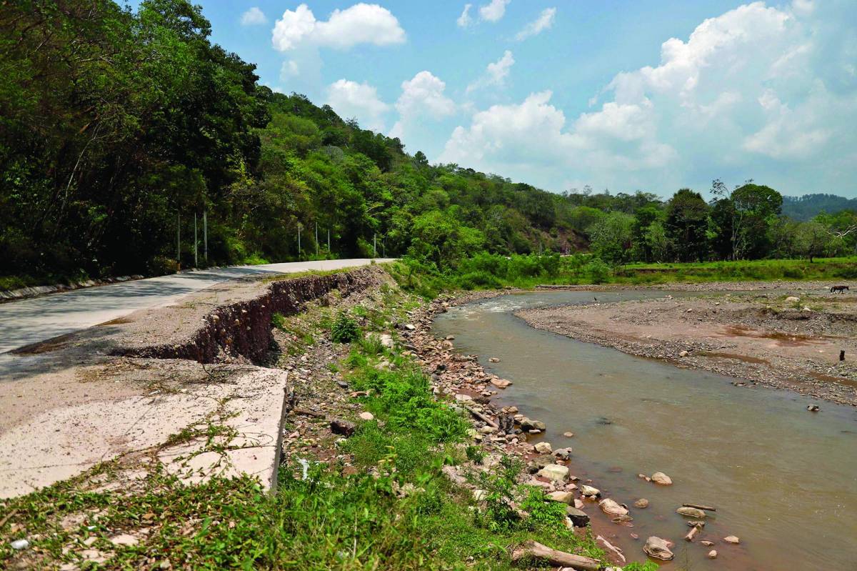 Carretera a Copán Ruinas cuesta L3,200 millones y ya se dañó