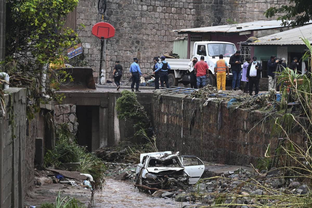 Al menos 600 personas resultaron damnificadas durante las lluvias de noche de ayer y madrugada de hoy, en Tegucigalpa. Fotografía: AFP