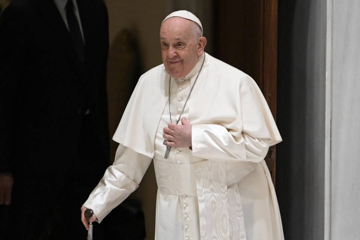 El Papa Francisco envió un rosario bendecido a Milei tras su investidura en Argentina.