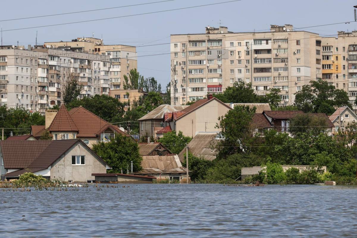 Tres muertos en Ucrania en ataque a barco de rescate de evacuados por inundaciones