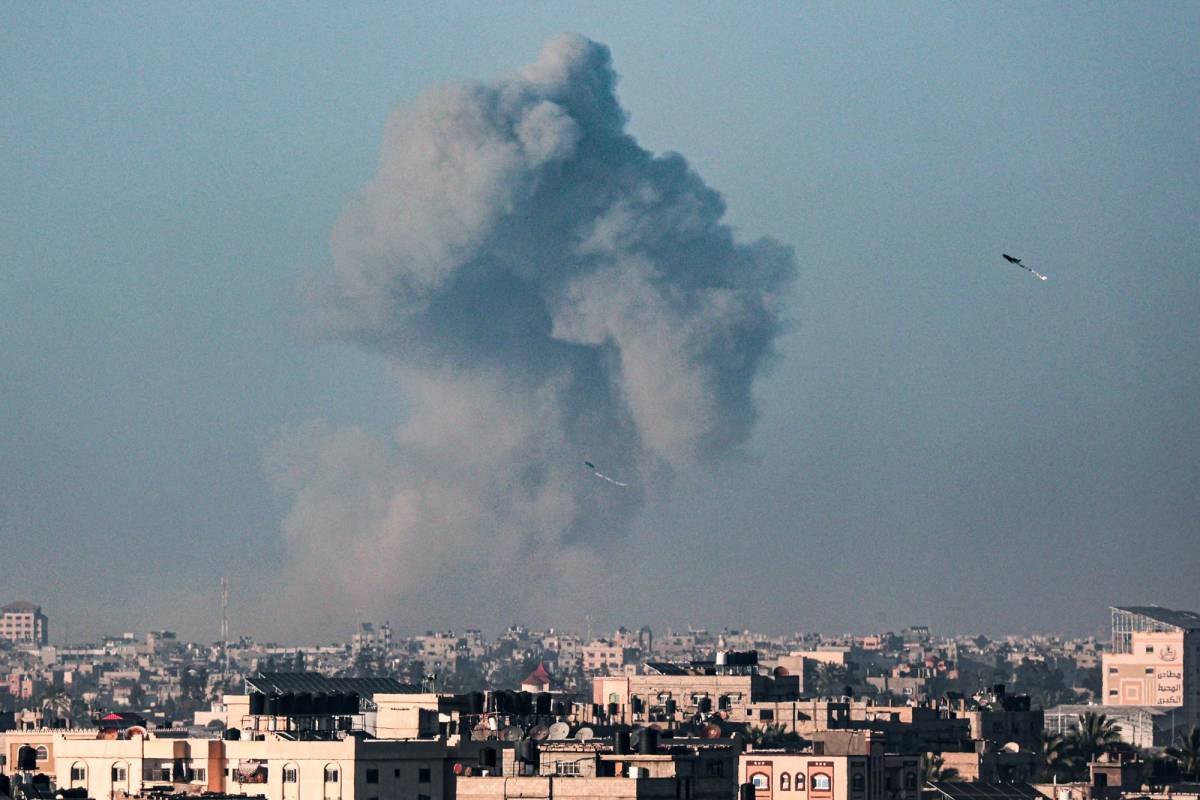 Biden pide a Netanyahu un alto el fuego en Gaza para proteger a civiles, según Blinken