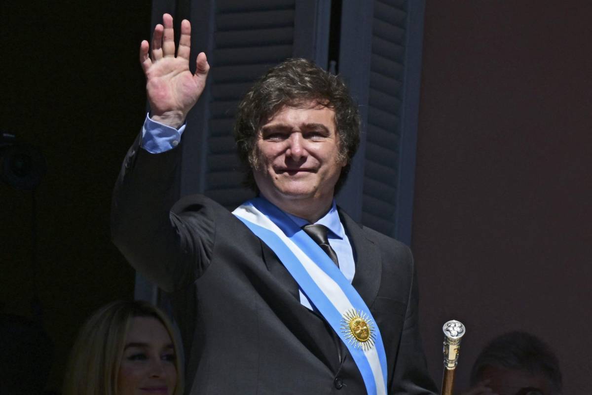 Milei deja atrás sus polémicas con el Papa y le invita a visitar Argentina