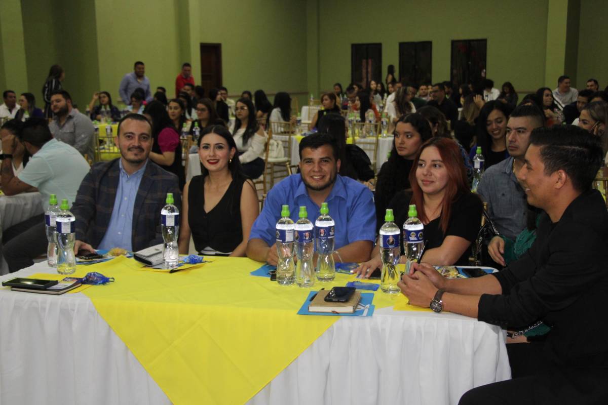 Abogados colegiados participan en un conversatorio en materia penal en Santa Rosa de Copán, en el occidente de Honduras.