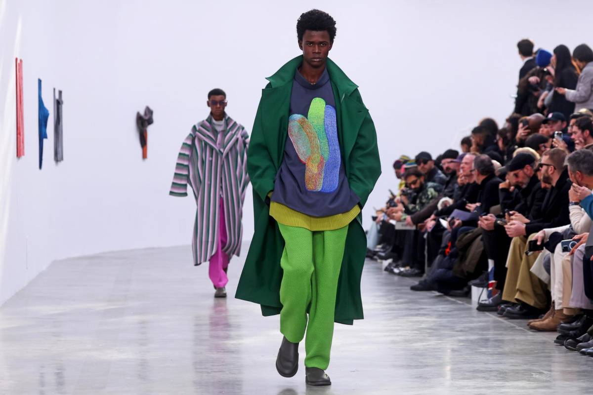 Issey Miyake deslumbra en París con una moda conceptual para el hombre