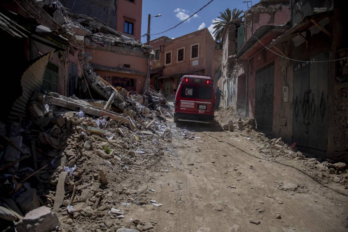 El balance de muertos tras el terremoto en Marruecos asciende a más de 2,000, según cifras oficiales.