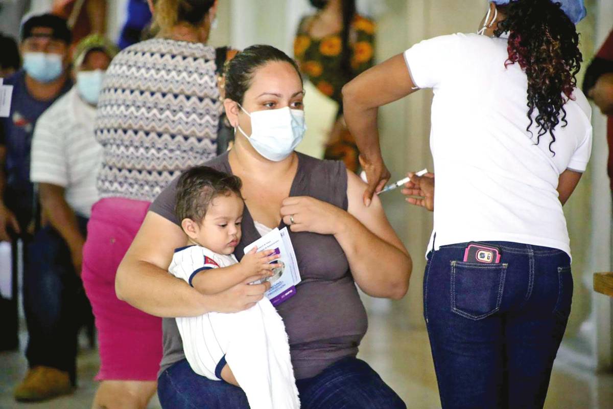 Más de 7,000 viajeros fueron vacunados en brigada de la terminal