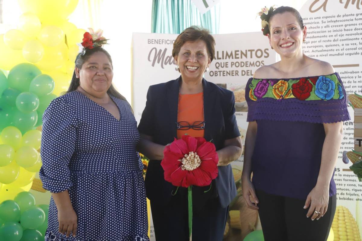 Doris Aguilar, Yomila Alvarado de Aguirre y Gloria Estrada de Aguirre