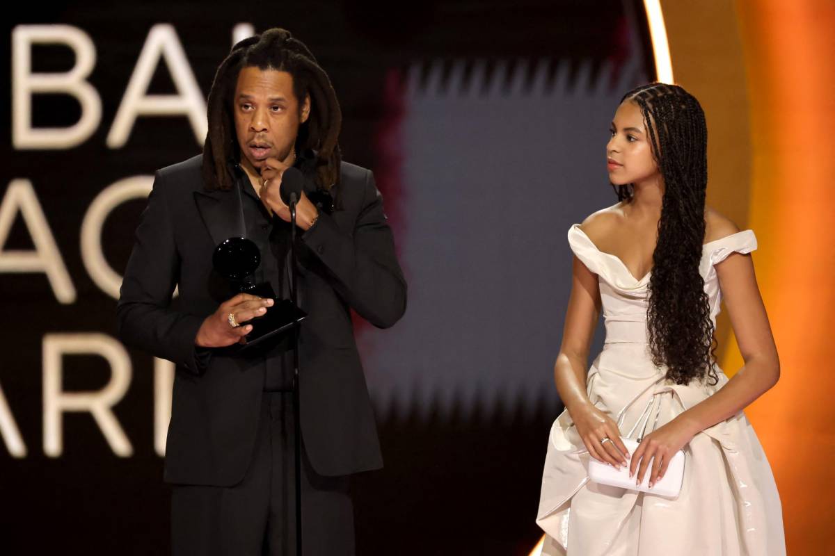 Jay-Z junto a su hija Blue Ivy Carter en la ceremonia de los Grammy 2024.
