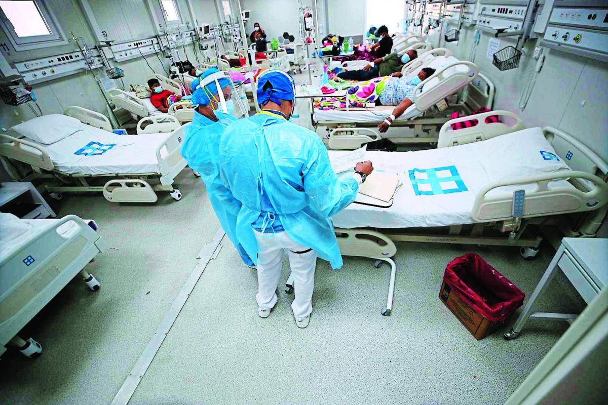 73 pacientes hospitalizados con covid-19 luchan por sus vidas