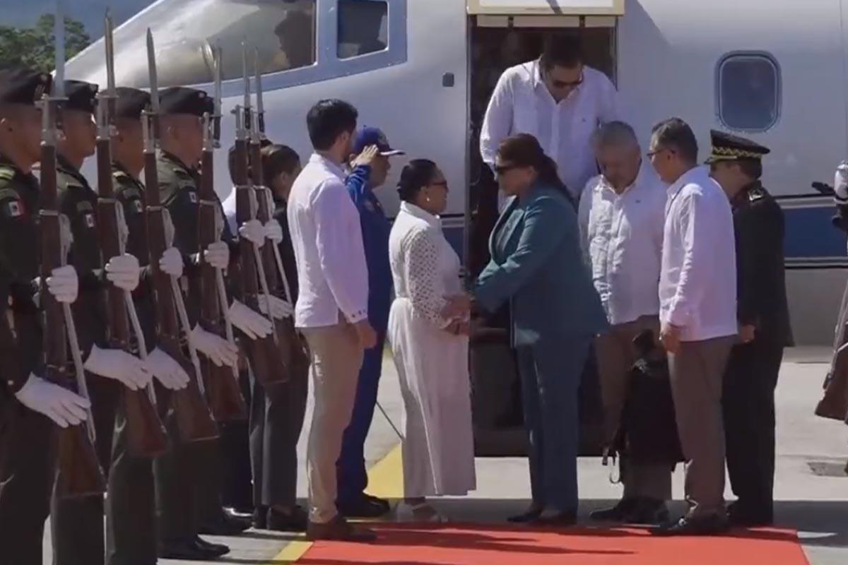 Xiomara Castro llega a México a la cumbre migratoria