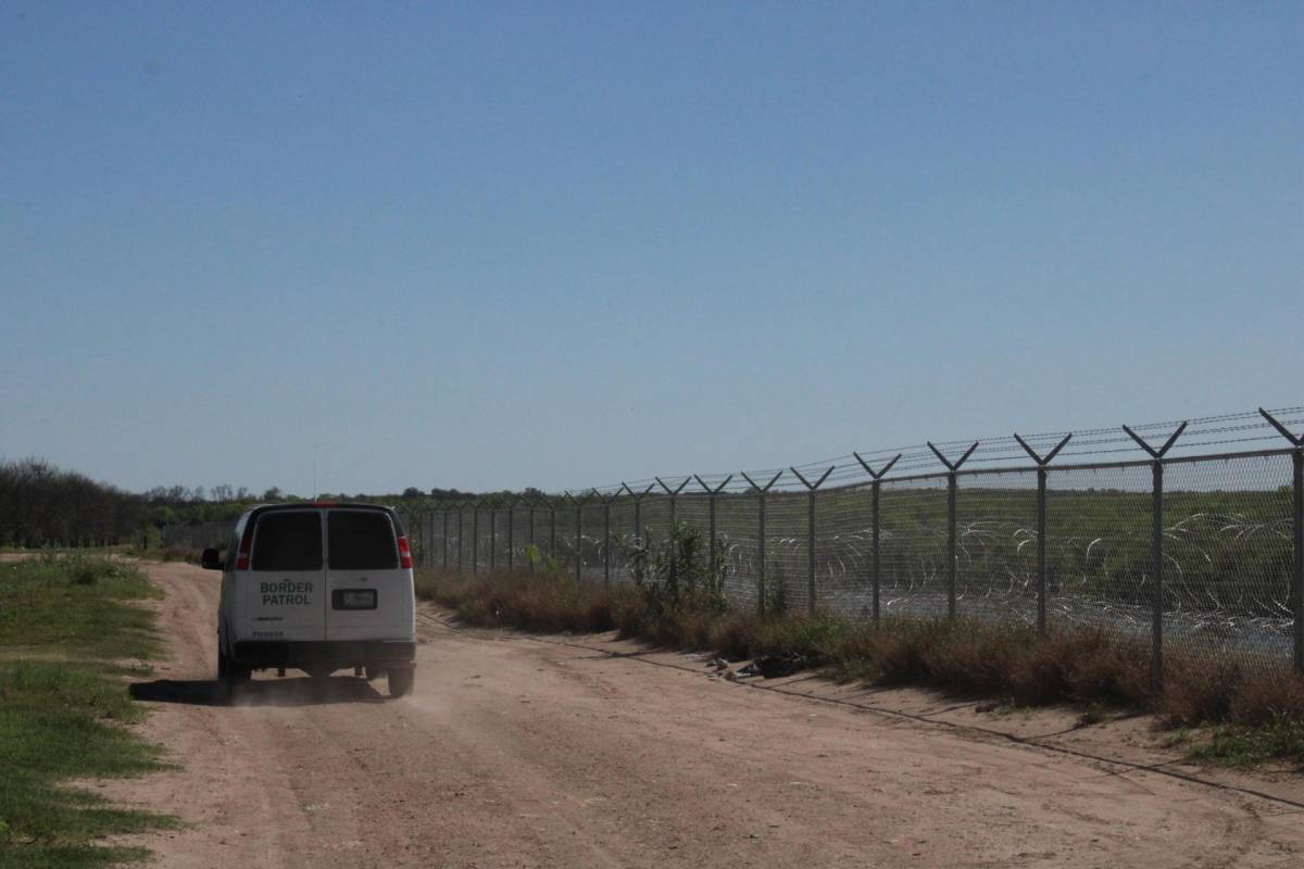 Guardia Nacional de Texas desbordada por migrantes en la frontera de El Paso