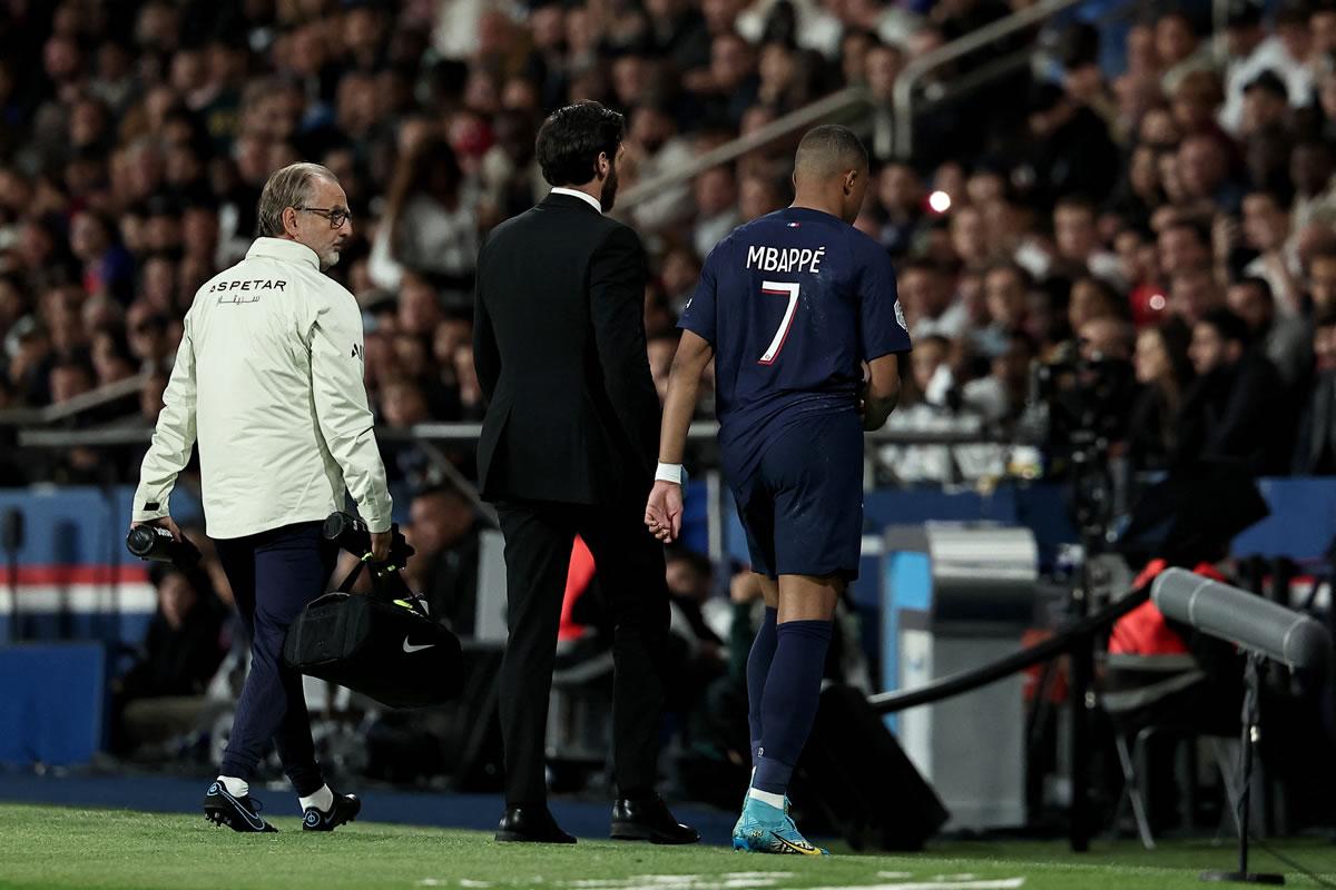 El delantero francés se fue directo al vestuario tras abandonar el partido.
