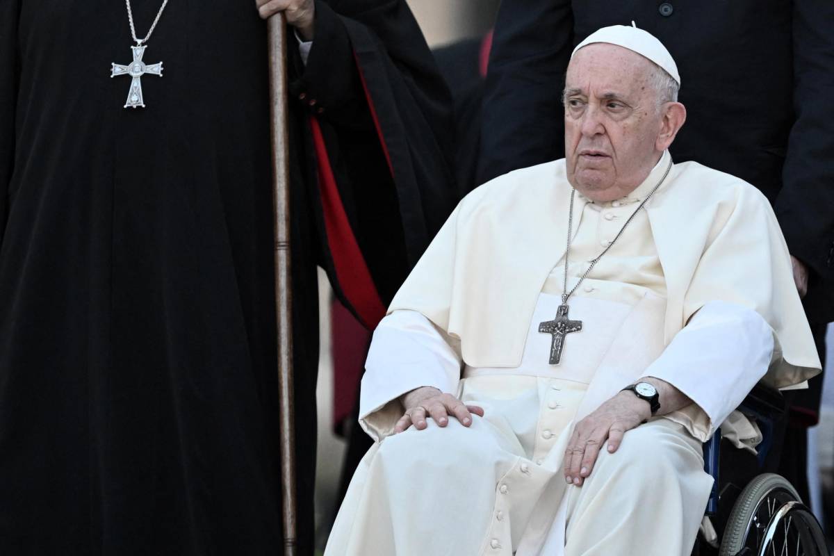Cardenales conservadores cuestionan al Papa sobre parejas gais y el papel de la mujer