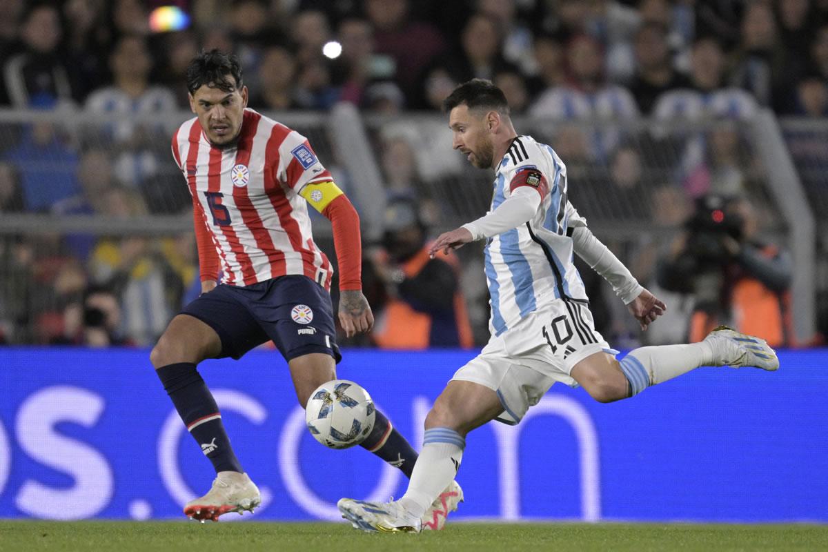 Messi entró de cambio en el segundo tiempo y estuvo cerca de hacer un golazo.