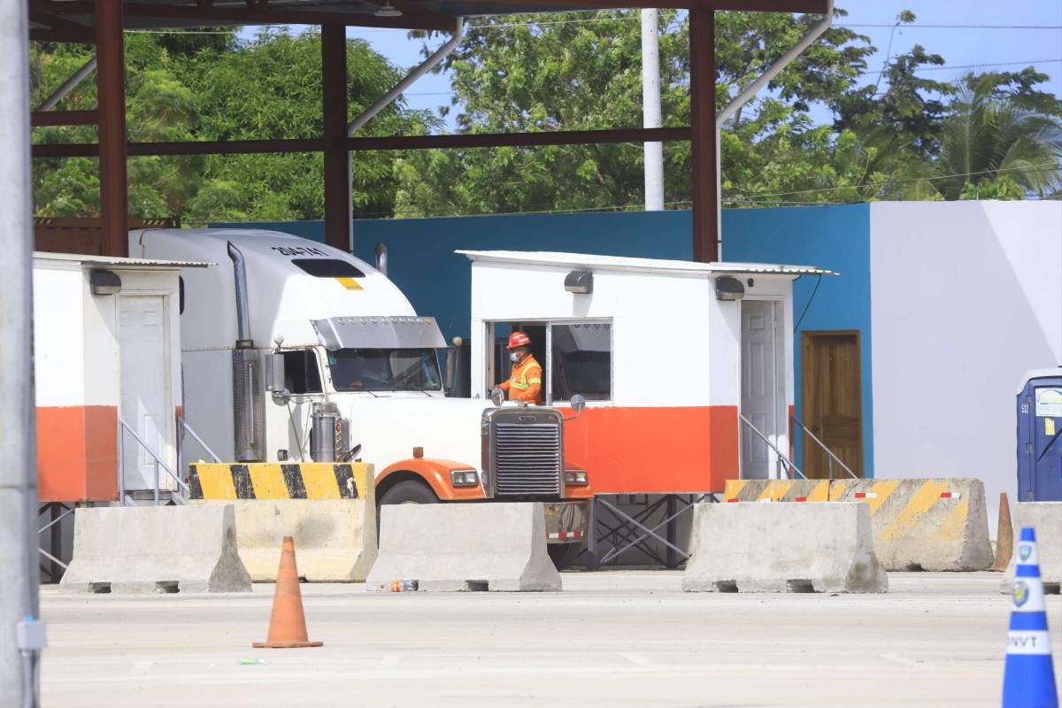 El proyecto en la ENP contribuye al ordenamiento vial de la ciudad de Puerto Cortés, mejorando el acceso de los camiones que esperan su ingreso a la terminal de contenedores, fortalecimiento a la seguridad portuaria y mejoramiento a las condiciones de salud e higiene a los motoristas.