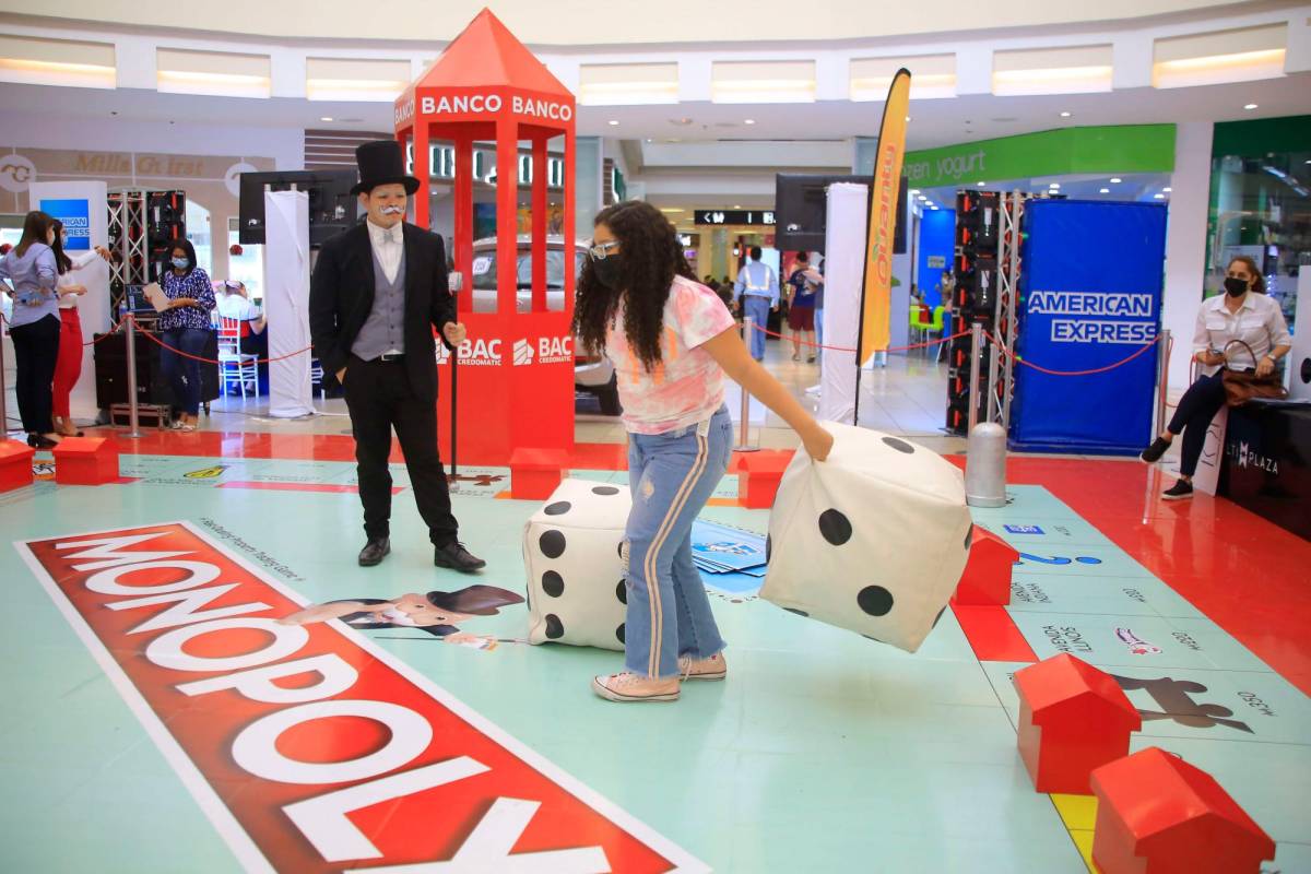 Mall Multiplaza instala Monopoly gigante con atractivos premios