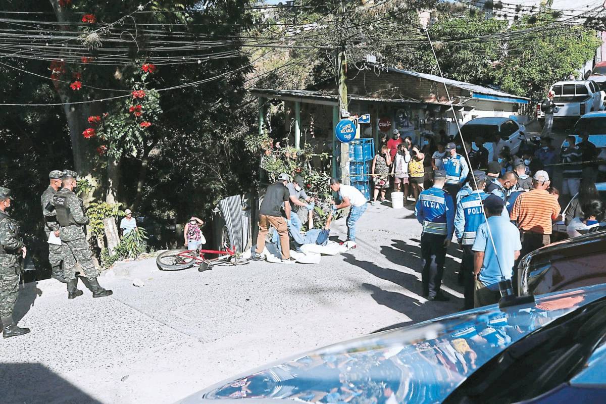 Ciclista muere al impactar en acera en Tegucigalpa