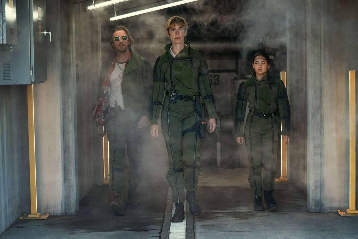 Los actores Dan Stevens, Rebeca Hall y Kaylee Hottle en una escena de la película “Godzilla y Kong: El nuevo imperio”.