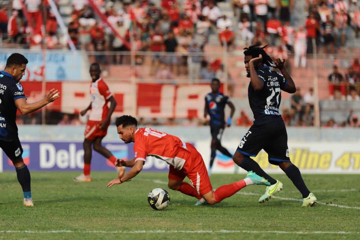 Así fue la jugada del penal a Marcelo Canales para el empate del Vida ante Motagua.