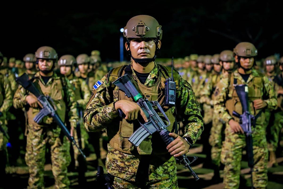 Bukele despliega 4,000 militares y policías en busca de pandilleros en El Salvador