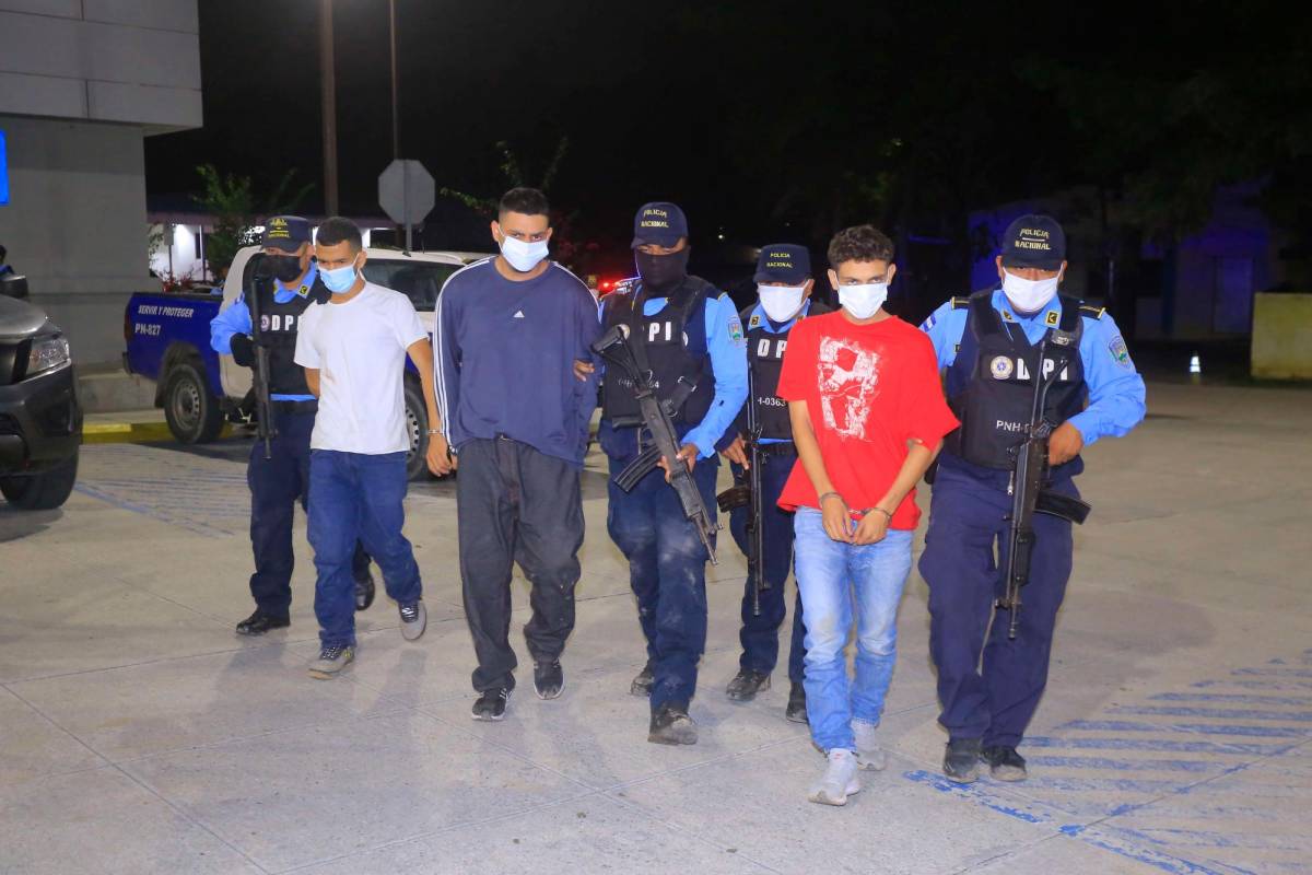 Tres acusados de fabricar bombas molotov seguirán presos en La Tolva