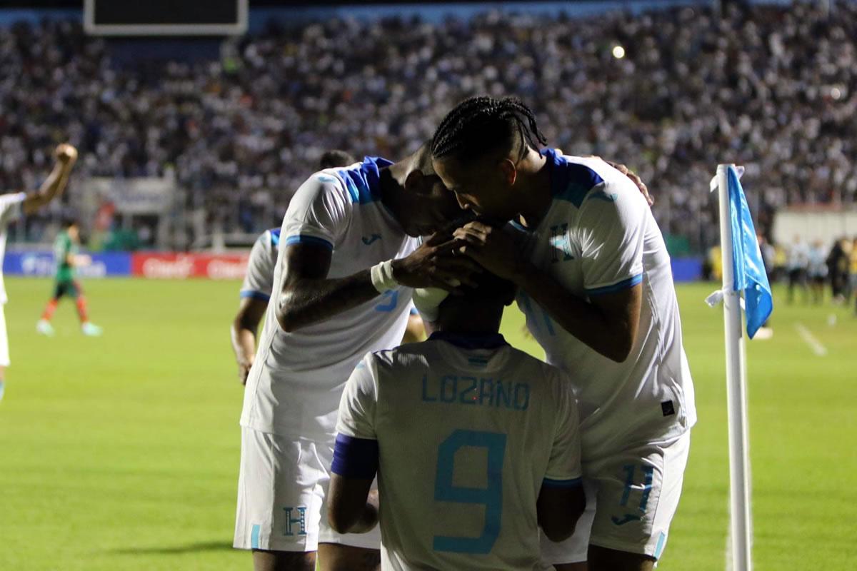 La Selección de Honduras celebró en una noche memorable contra México.