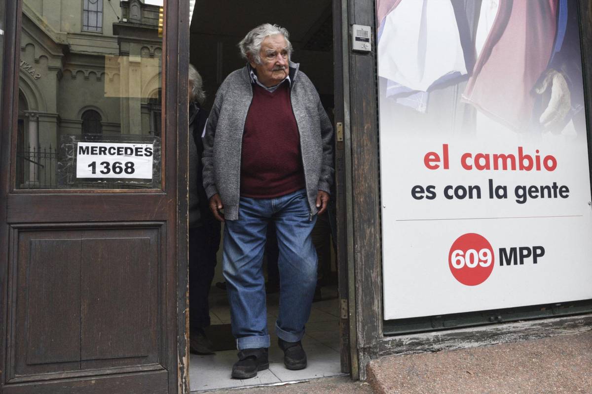 El expresidente uruguayo José Mujica tiene un tumor maligno y recibirá radioterapia
