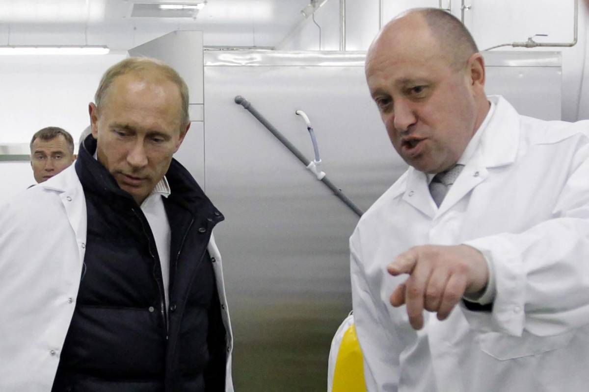 El presidente ruso, Vladimir Putin, junto a Yevgueni Prigozhin (exjefe del grupo Wagner), quien murió la semana pasada en un accidente de áereo en Rusia.
