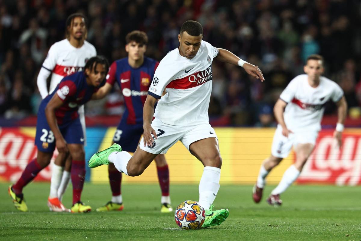 El lanzamiento penal de Mbappé para el tercero.