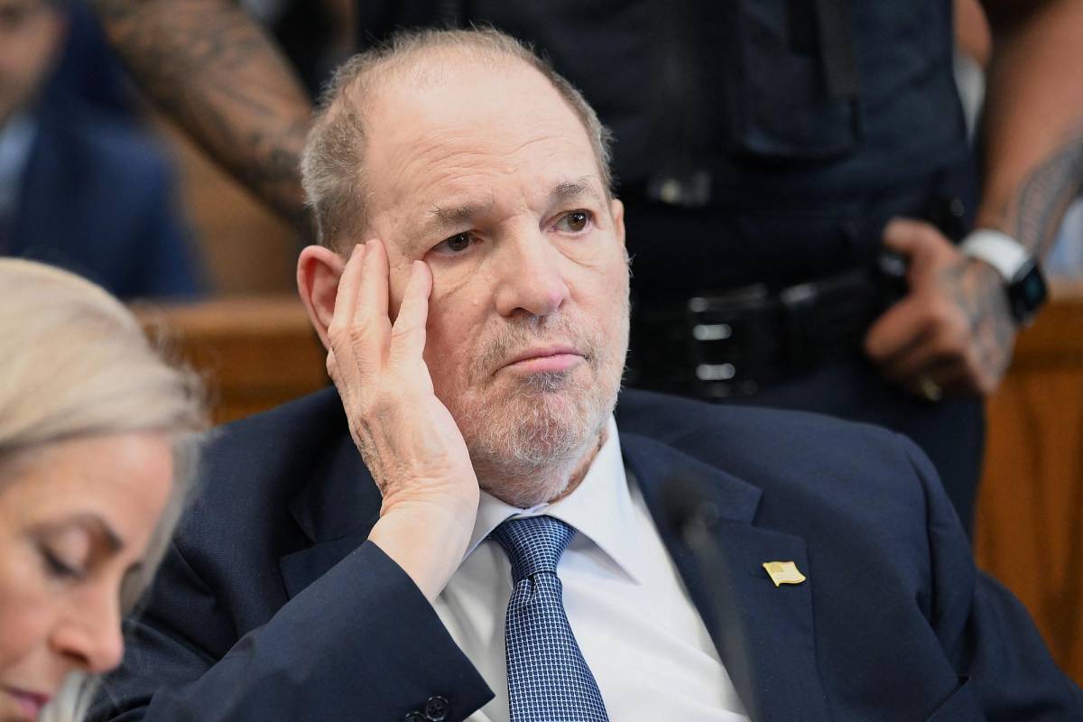 Harvey Weinstein comparece ante el tribunal tras anularse su anterior condena