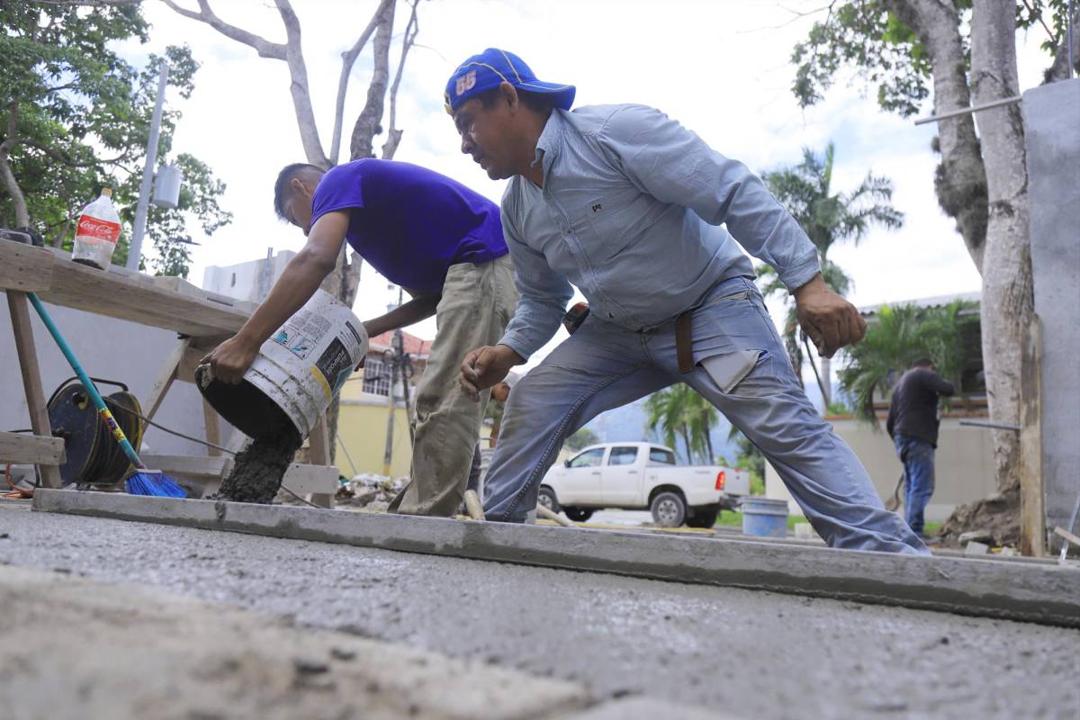 Gobierno anuncia pago de L1,700 millones a constructoras