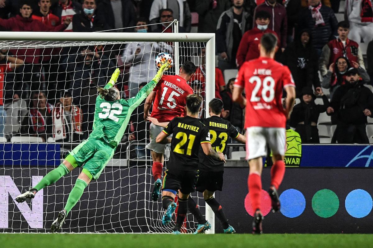 El cabezazo del ucraniano Roman Yaremchuk para darle el empate 2-2 al Benfica.