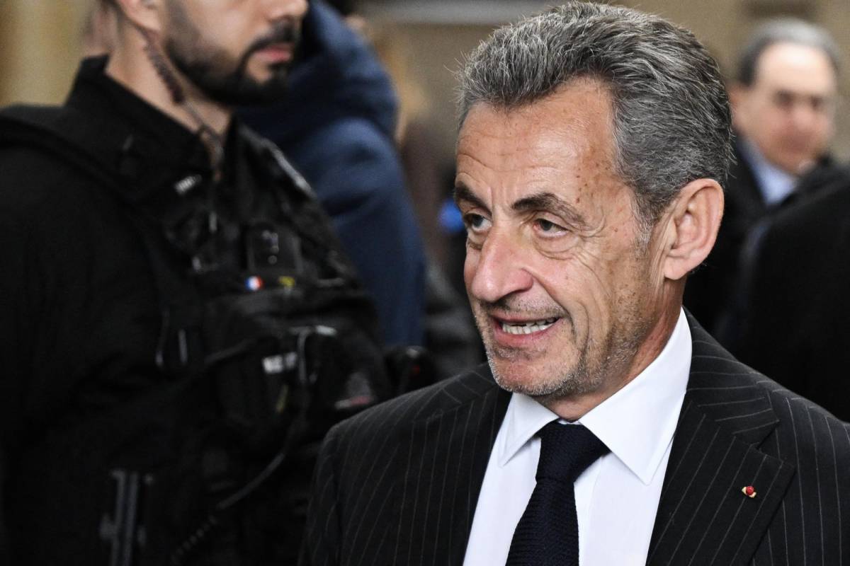 Condenan a prisión a expresidente francés Sarkozy