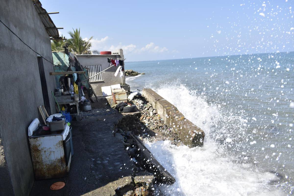 “New York”, la pequeña franja de La Ceiba que el mar amenaza con desaparecer