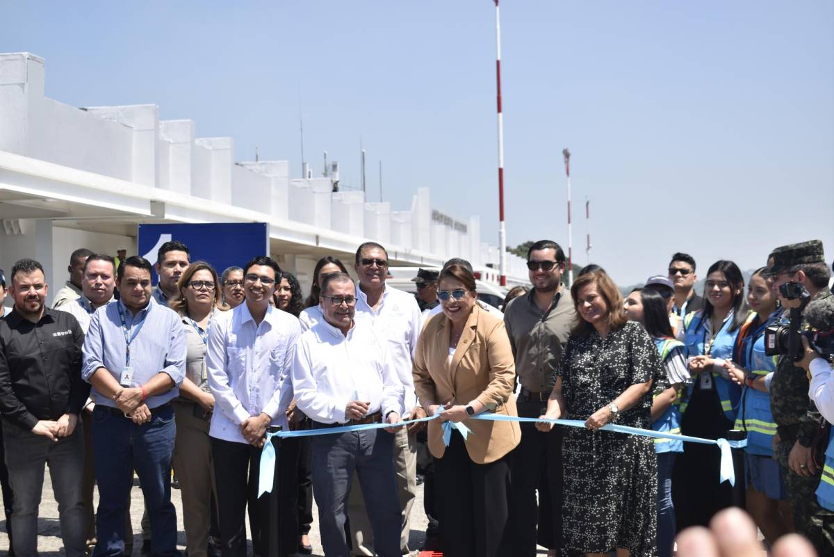 Xiomara Castro inaugura millonarias obras en Aeropuerto Golosón