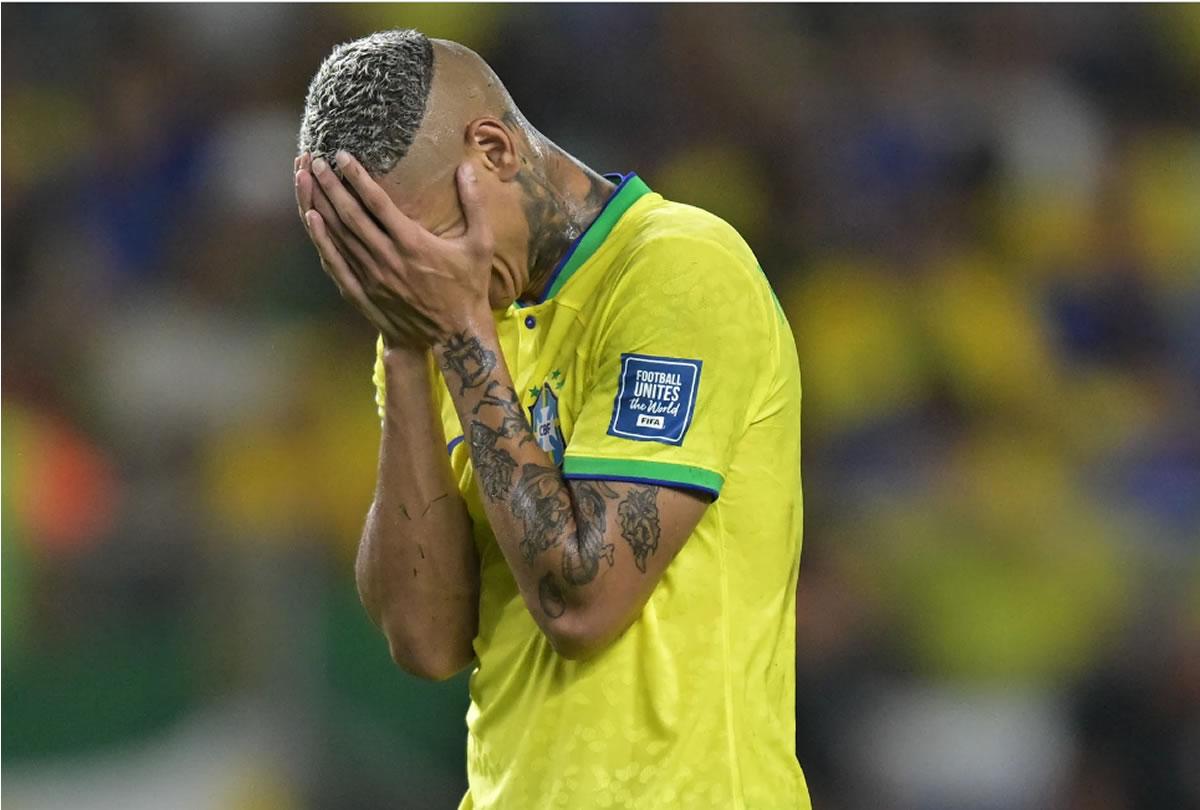 Richarlison se mostró dolido por la eliminación de Brasil en el Mundial de Qatar 2022.
